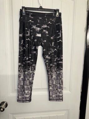 Black & Gray Pixel Print Active Leggings